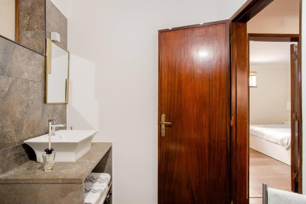 Vinaika Loft Apartment Оейраш Екстериор снимка