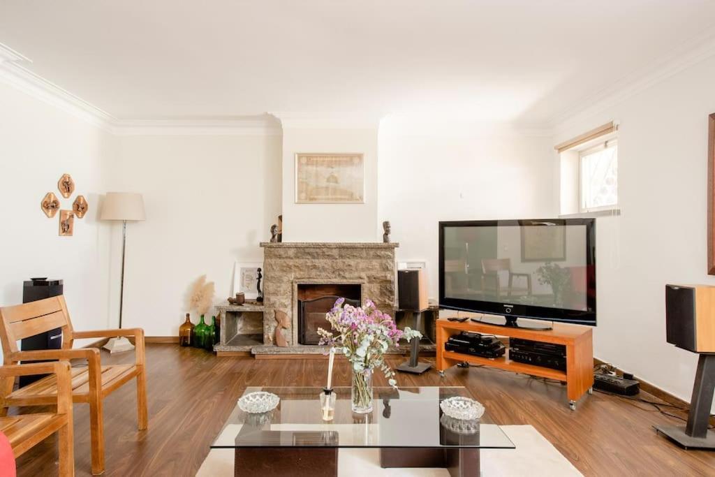 Vinaika Loft Apartment Оейраш Екстериор снимка